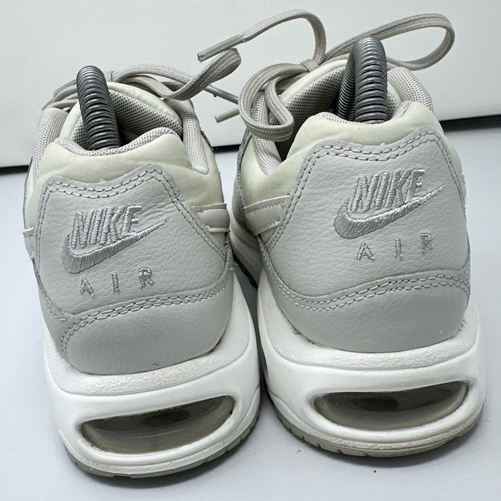 Women’s Nike Air Max Light Gray Athletic Shoes size 7.5 - Picture 5 of 9